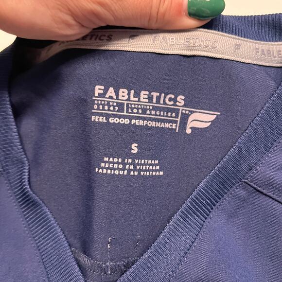 Fabletics Three-Pocket V-Neck Mode Scrub Top Size Small - Picture 5 of 8